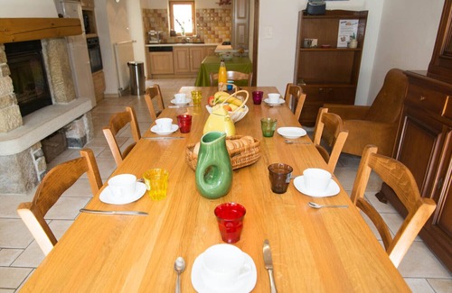 Fraissinet-de-Fourques Maison | Gîte Le Baptistou - 7/9 personnes