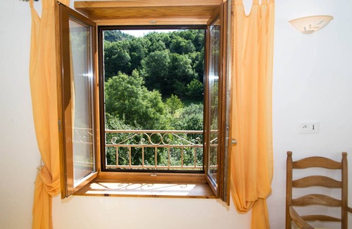 Fraissinet-de-Fourques Maison | Gîte Le Baptistou - 7/9 personnes