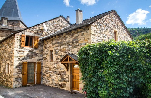 Fraissinet-de-Fourques Maison | Gîte Le Baptistou - 7/9 personnes