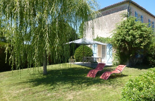 Frontenay-Rohan-Rohan Maison | Gîte Le Logis de Faugerit In the Marais Poitevin, quiet, flowery, green site