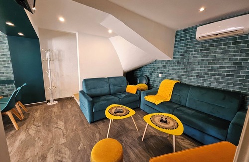 Sablons Maison | Gîte le loft bleu sleeps 12