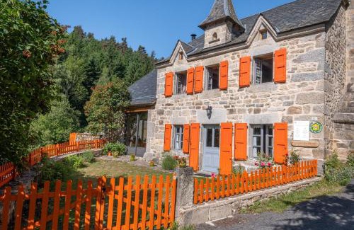 Peyre-en-Aubrac Maison | Gîte Le Moulin du Chambon 6/8 pers