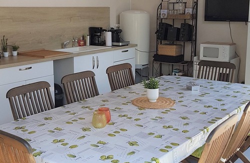 Lezignan-la-Cebe Maison | Gîte Le Pigeonnier climatisé