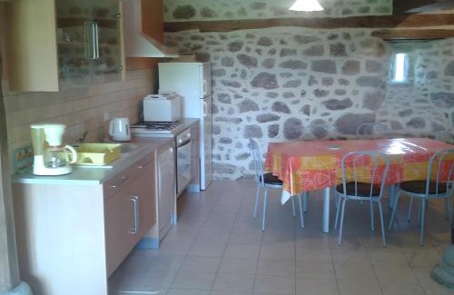Saint-Mamet-la-Salvetat Maison | Gîte Le Rosier