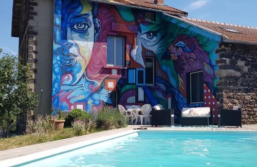 Alleyrac Appartement | Gîte Le Roman d'Alleyrac (ciel bleu)