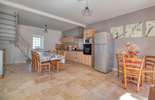 La Cassaigne Maison | Gîte Le Rosier - Gîte À La Ferme