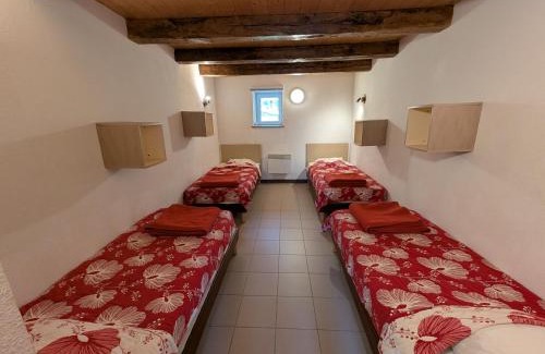 Clairegoutte Maison | Gîte Le Séquoia: Confort pour 17 personnes, idéal pour randonner dans les Vosges Saônoises - FR-1-583-426
