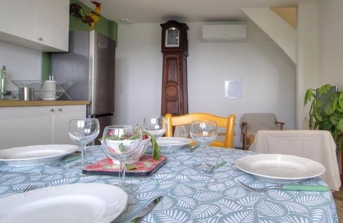 Plaine de l'Ain Maison | Gîte les volets bleus - MONTAGNIEU