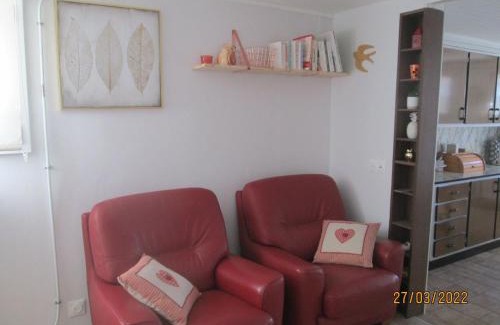 Vilosnes-Haraumont Maison | Gîte loft au bord de la Meuse avec jardin, terrasses et activités variées à Vilosnes-Haraumont - FR-1-585-81