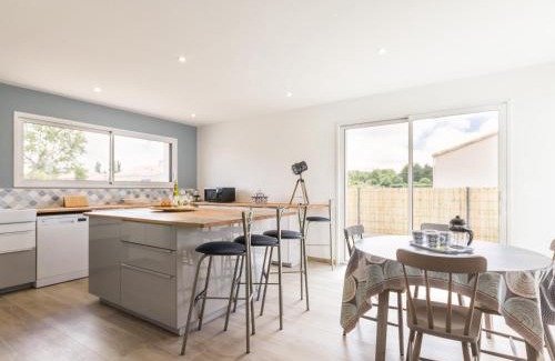 Chaumes-en-Retz Maison | Gîte moderne avec confort, près de la mer, jardin clos, garage, WiFi, et équipements bébé - FR-1-306-1173