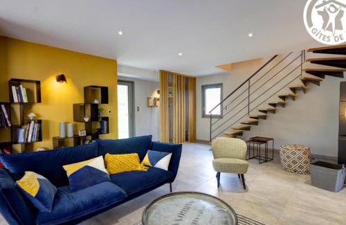 Montbrison Maison | Gîte moderne avec jardin, étang, terrasses et confort tout inclus à Montbrison - FR-1-496-157