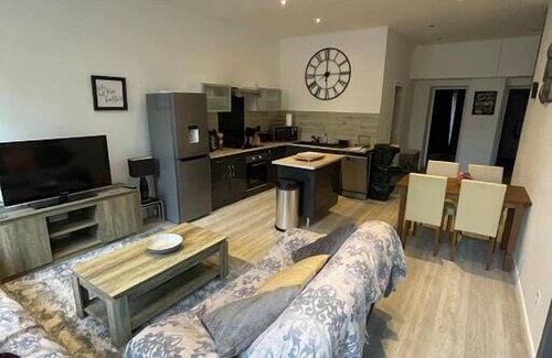 Saint-Martial-d'Albarede Appartement | Gîte Moderne de Deux Chambres