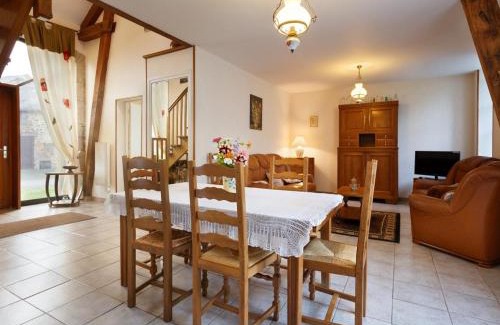 Ferrieres-sur-Sichon Maison | Gîte montagnard avec 3 chambres, jardin clos, terrasse couverte, animaux acceptés, proche Vichy. - FR-1-489-101