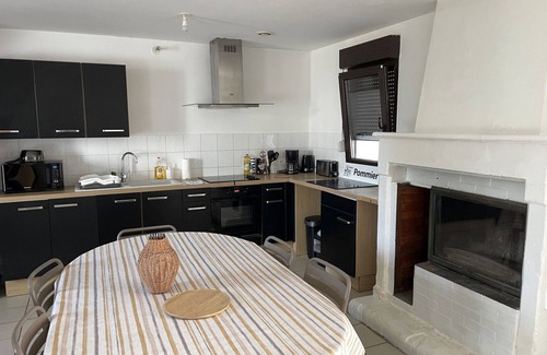 Sainte Gemme Maison | Gîte POMMIER 7 personnes, au calme, piscine