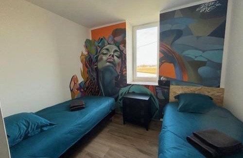 Montaigu-le-Blin Maison | Gîte Pop Art Coloré, 6 pers, Proche Vichy - FR-1-489-519