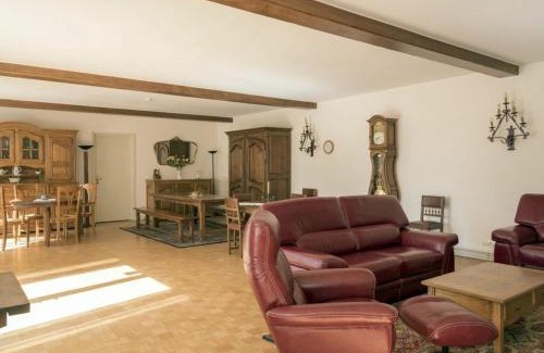 Thillombois Maison | Gîte pour 12 face au château de Thillombois avec jardin, cheminée et équipements PMR - FR-1-585-38