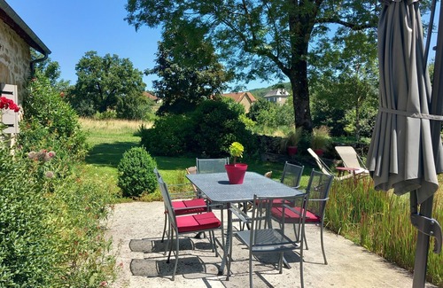Frontenac Cottage | Gîte Quercy, charme authentique, grand confort, jardin arboré, piscine naturelle