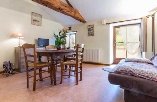 Corcoue-sur-Logne Maison | Gîte rénové à Corcoué-sur-Logne avec étang privé et équipements bébé - FR-1-306-1066