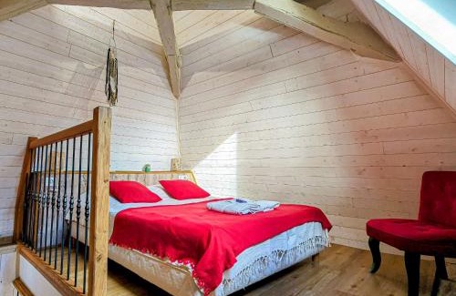 Sable-sur-Sarthe Maison | Gîte rénové au bord de la Sarthe, calme et parking privé - FR-1-410-460