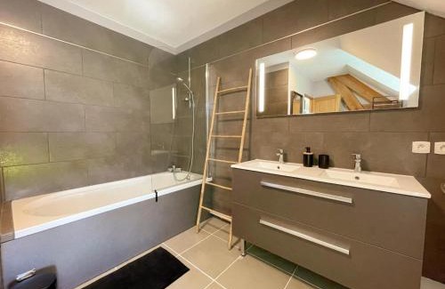 Courcay Maison | Gîte rénové avec billard, baby-foot, jardin clos, recharge VE, proche châteaux de la Loire - FR-1-381-575