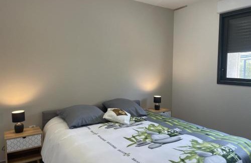 Couzon Maison | Gîte rénové avec piscine chauffée couverte, climatisation, proche randonnées et attractions locales - FR-1-489-471