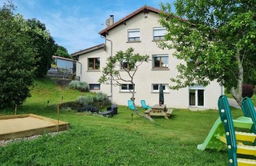 La Versanne Maison | Gîte rénové avec Wi-Fi, jardin et animaux acceptés à La Versanne - FR-1-496-369