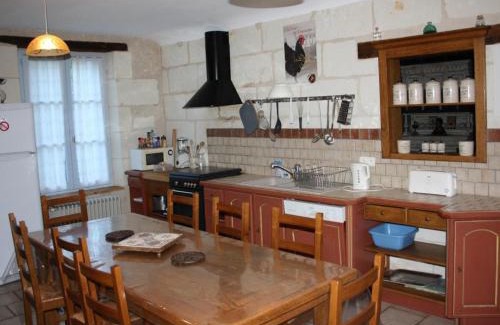 Blere Maison | Gîte rural rénové 3 niveaux, jardin privatif, équipements loisirs, draps inclus, cheminée, WiFi - FR-1-381-475