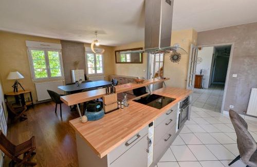 Fretigney-et-Velloreille Maison | Gîte spacieux à Fretigney avec jardin et billard, idéal pour 8 pers. - FR-1-583-507