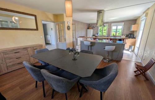 Fretigney-et-Velloreille Maison | Gîte spacieux à Fretigney avec jardin et billard, idéal pour 8 pers. - FR-1-583-507