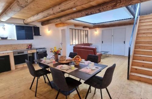 Sauvain Maison | Gîte spacieux à Sauvain avec garage et vues historiques - FR-1-496-353