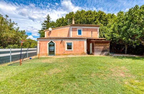 Aspiran Maison | Gîte spacieux au bord de la rivière-maison abricot
