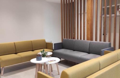 Loye-sur-Arnon Maison | Gîte Spacieux avec Cour, Terrasse et Salle de Jeux - Centre Bourg, Accessible PMR - FR-1-586-36