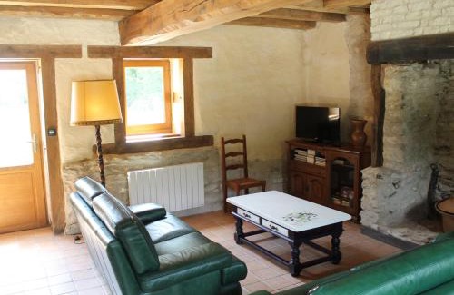 La Puye Maison | Gîte spacieux entre Chauvigny et La Roche Posay, adapté PMR, animaux admis, terrasse et jardin commun - FR-1-541-37