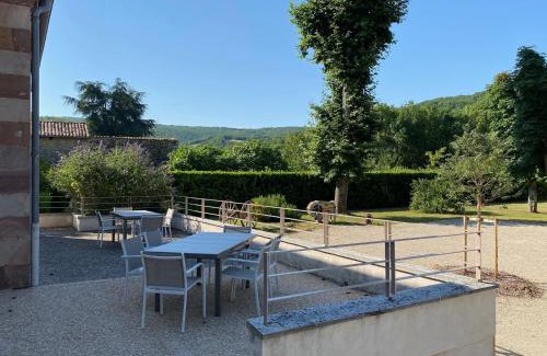 Feneyrols Maison | Gîte spacieux et confortable à Feneyrols proche de l'Aveyron - FR-1-605-48