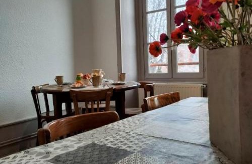 Saint-Haon-le-Chatel Maison | Gîte spacieux de 11 lits avec cour privative dans un village historique calme et pittoresque - FR-1-496-252