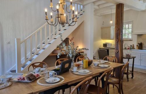 Saint-Haon-le-Chatel Maison | Gîte spacieux à Saint-Haon-le-Châtel, animaux acceptés - FR-1-496-371
