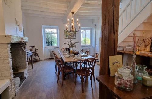 Saint-Haon-le-Chatel Maison | Gîte spacieux à Saint-Haon-le-Châtel, animaux acceptés - FR-1-496-371