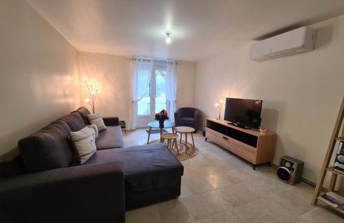 Lye Maison | Gîte spacieux près du zoo de Beauval avec cour privative, terrasse, et équipements complets - FR-1-591-371