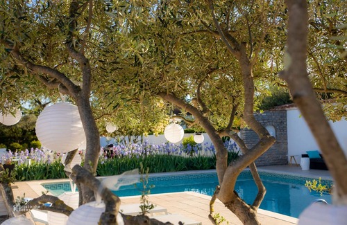 Bagard Cottage | Gite Starck,2 cham, sdb, coin rep,salon, TV, Internet Parking, piscine