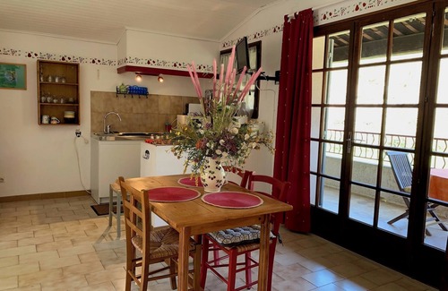 Venasque Appartement | Gîte studio avec loggia à Venasque en Provence