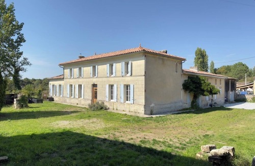 Saint-Yzan-de-Soudiac Maison | Gîte Terre d'Yzan - Large country house