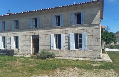 Saint-Yzan-de-Soudiac Maison | Gîte Terre d'Yzan - Large country house
