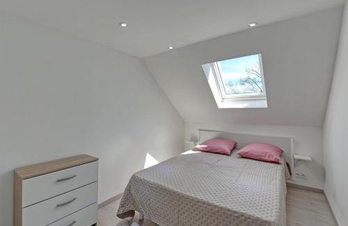 Peret-Bel-Air Maison | Gîte Theillac - Maison au calme avec beau jardin
