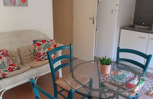 Colombiers Appartement | Gîte Tout Confort au Calme Terrasse Jardin Parking Proche Canal du Midi
