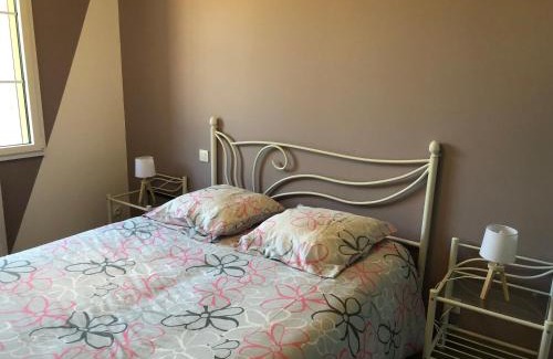 Monce-en-Belin Maison | Gîte tout confort près du circuit des 24H du Mans - 3 chambres, jardin et parking privé - FR-1-410-261
