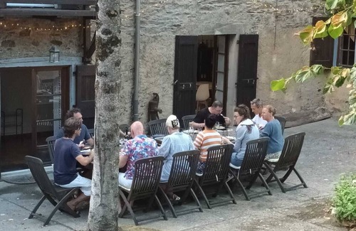 Crespin Maison | Gîte 'Adults Only' Tranquille Avec Piscine (Partagée)