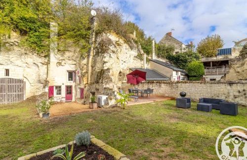 Les Ulmes Maison | Gîte troglodyte unique avec jacuzzi, billard et jardin, près de Doué La Fontaine et Saumur - FR-1-622-69