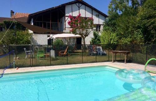 Sault-De-Navailles Maison | Gîte Vanakam 3 étoiles- jolie maison béarnaise 9 personnes avec piscine