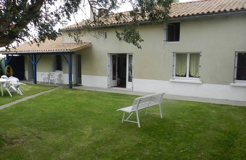 Saint-Secondin Cottage | Gîte 3 étoiles,120m2, parc clos 3000m2 , 40min FUTUROSCOPE, 30 min Poitiers,