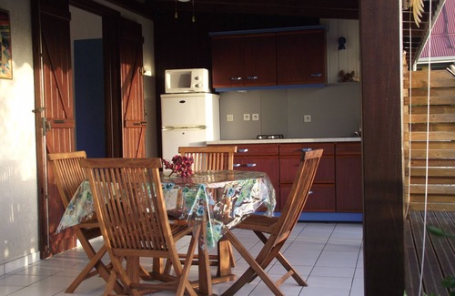 Bouillante Cottage | Gîtes AKANSYEL vue mer (Bleu)